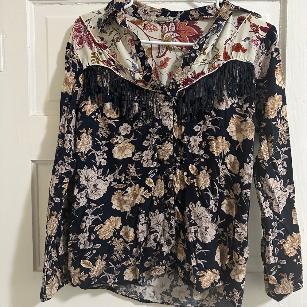 Gimmicks by bke blouse